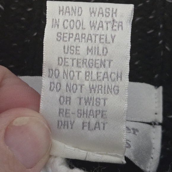 Black and Red Ski Sweater - Picture 4 of 8